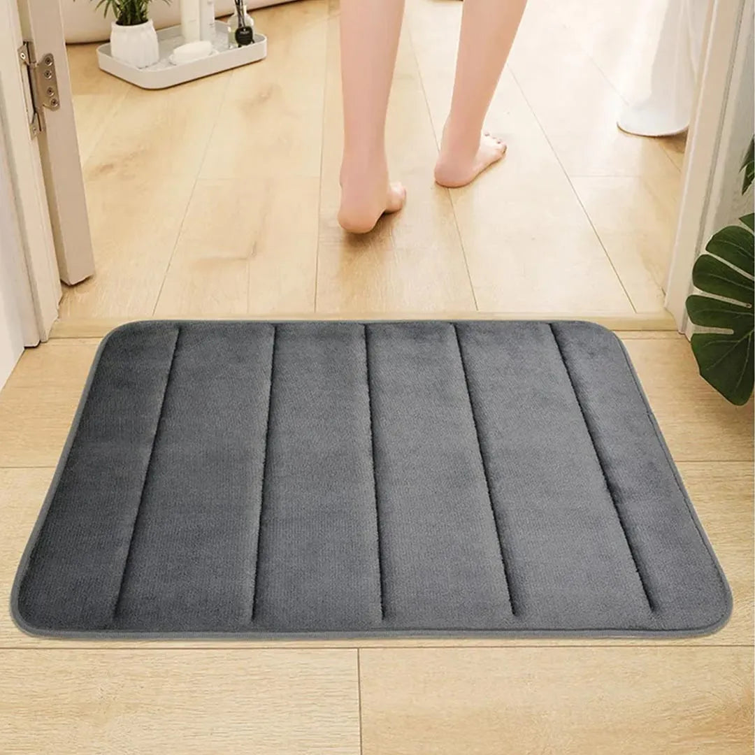 Plush Coral Velvet Bath Mat - Modern Geometric Pattern Bathroom Rug