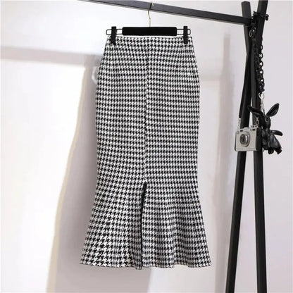 La Rue Houndstooth Trumpet Skirt