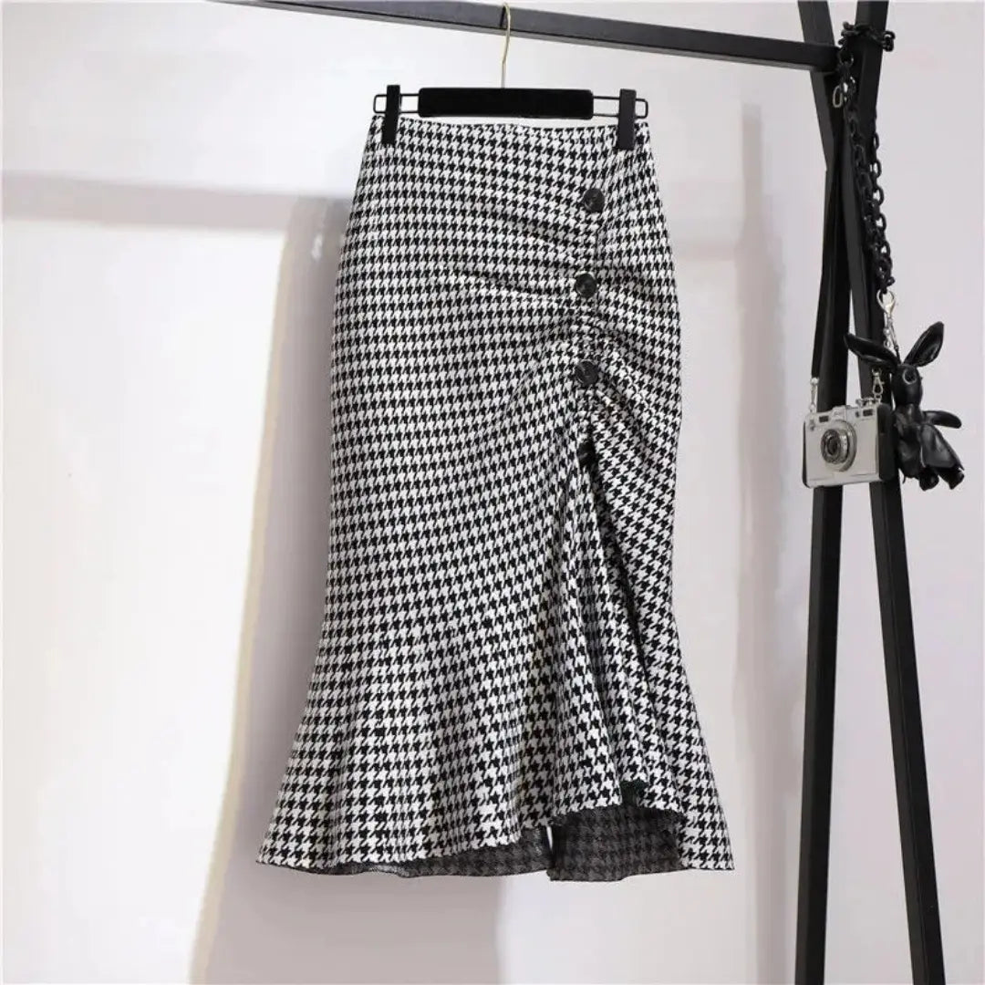 La Rue Houndstooth Trumpet Skirt