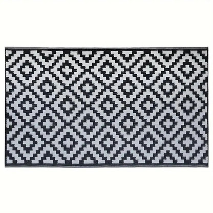Reversible Black & White Outdoor Rug - Geometric Foldable Mat