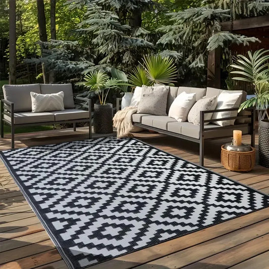 Reversible Black & White Outdoor Rug - Geometric Foldable Mat
